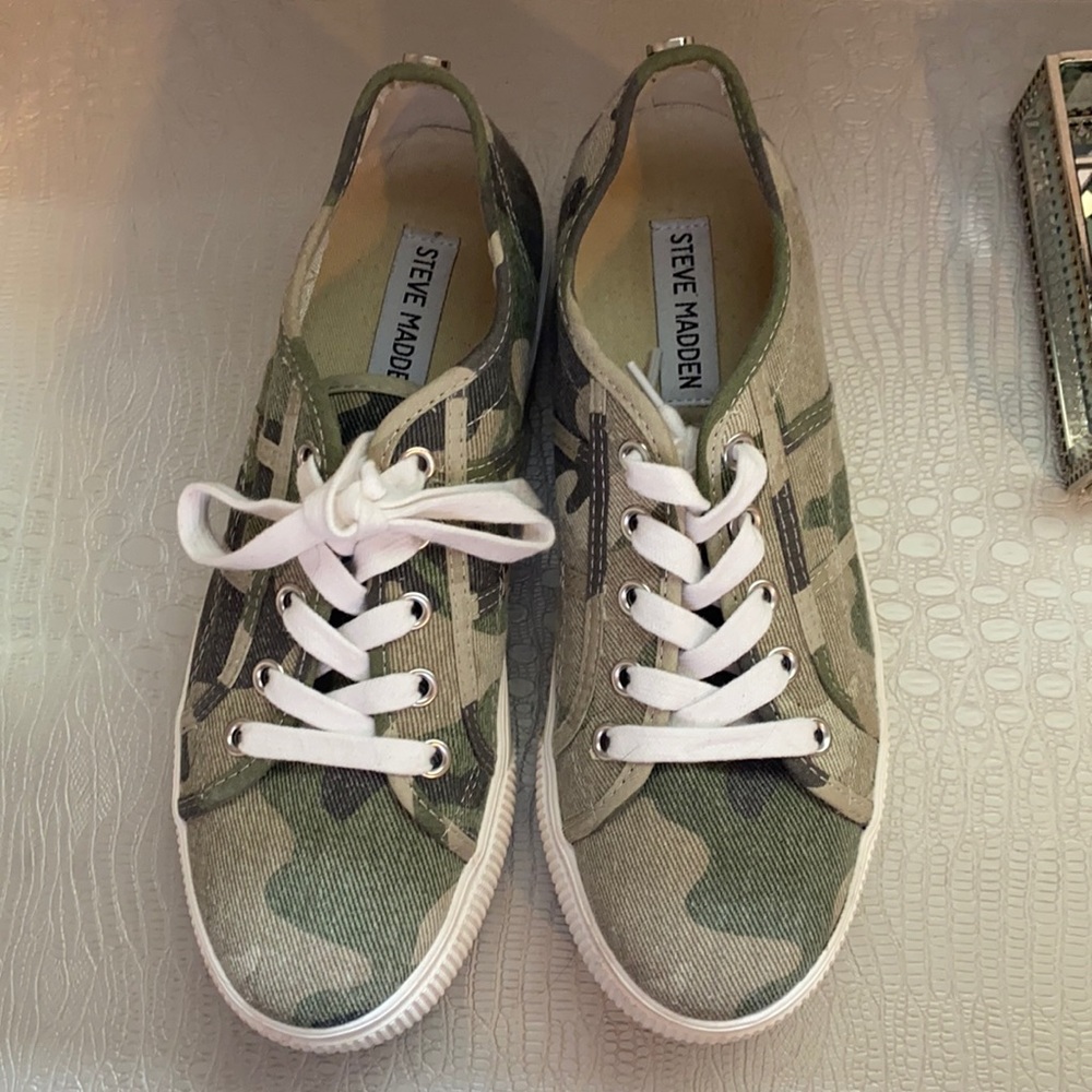 Camouflage Steve Madden platform sneakers